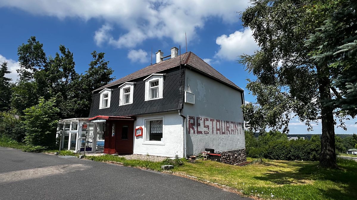 Prodej rodinného domu 302 m², pozemek 1071 m² – fotografie 2