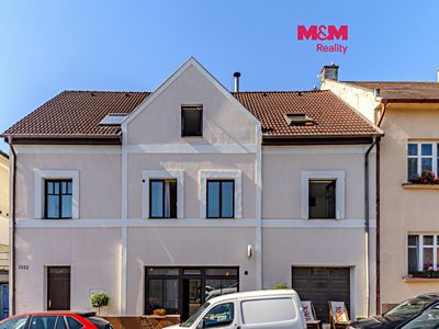 Prodej rodinného domu 330 m², pozemek 148 m²