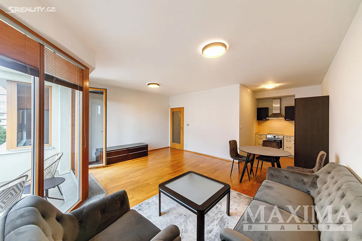 Pronájem bytu 2+kk 63 m² – pohled 2