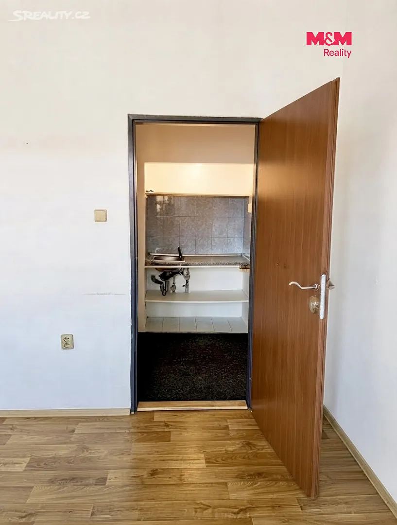 Pronájem bytu 1+kk 17 m² – pohled 2