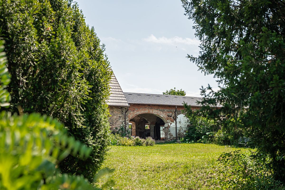 Prodej rodinného domu 215 m², pozemek 1640 m² – fotografie 3