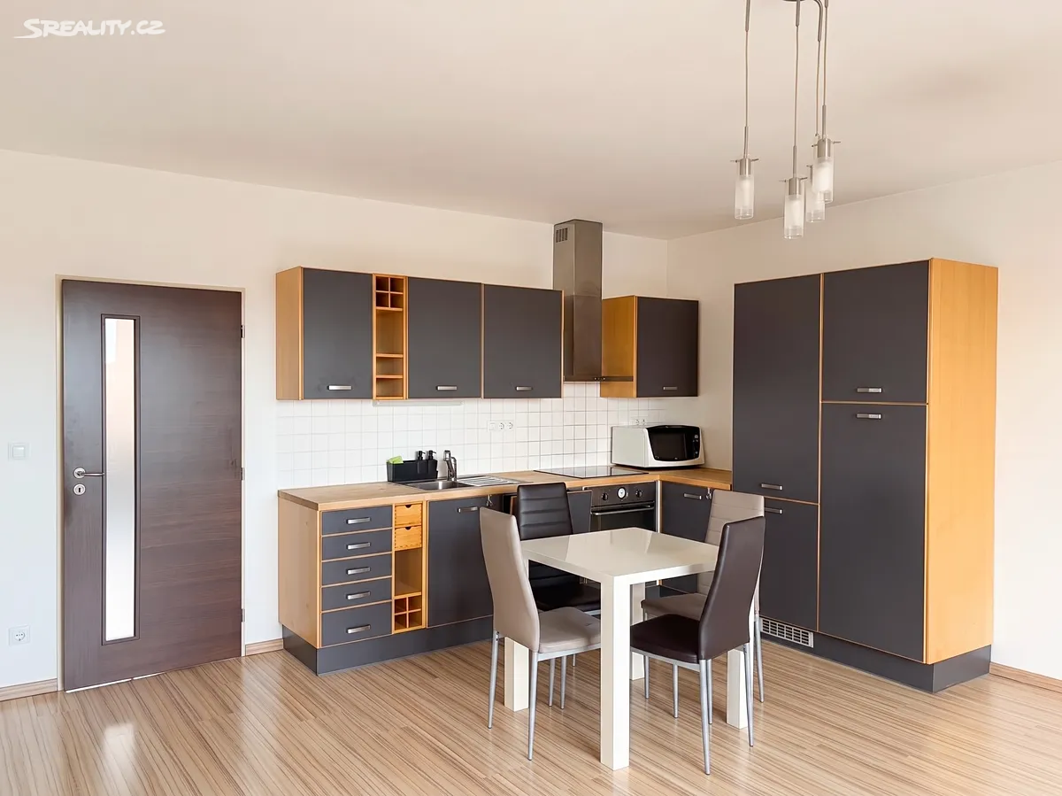 Pronájem bytu 2+kk 65 m² – pohled 4