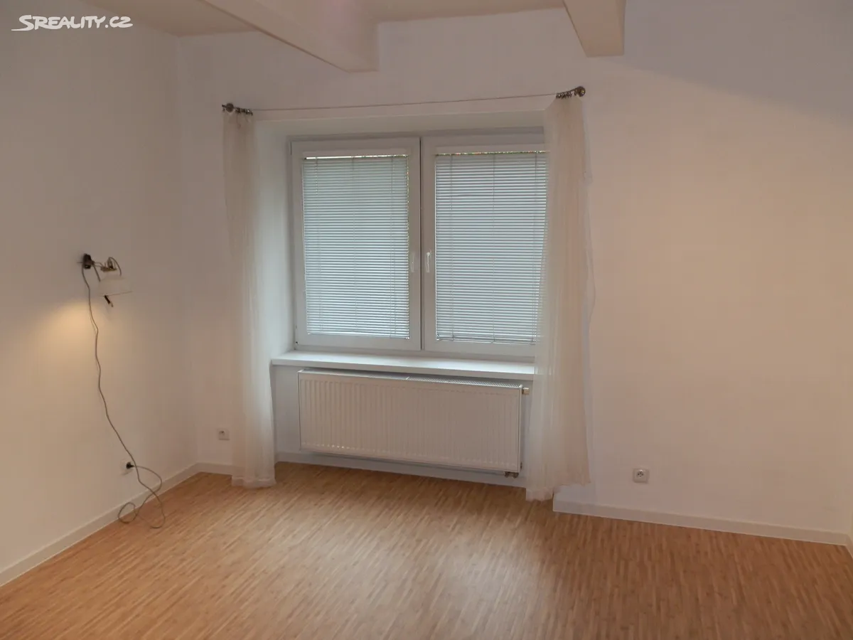 Pronájem bytu 2+kk 38 m² – pohled 4