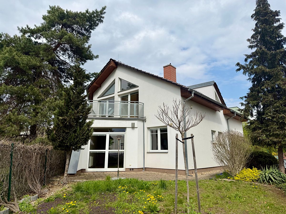Prodej vily 220 m², pozemek 360 m² – fotografie 2