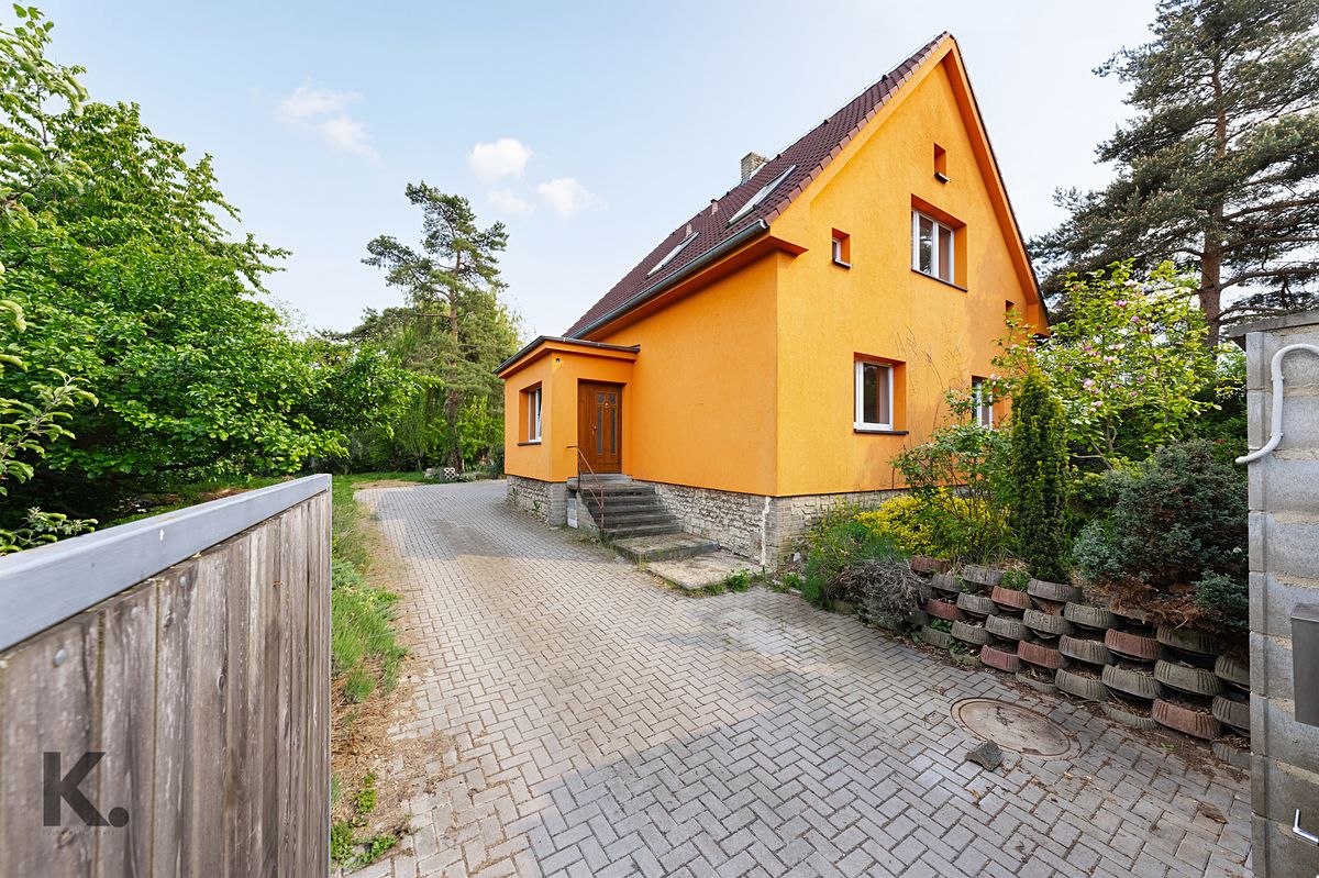 Prodej rodinného domu 255 m², pozemek 1193 m²