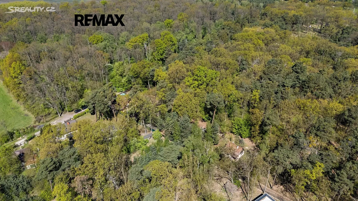 Prodej stavebního pozemku 2427 m² - More