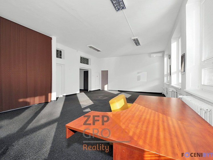 Prodej komerčního prostoru, 702 m² (13 z 23)
