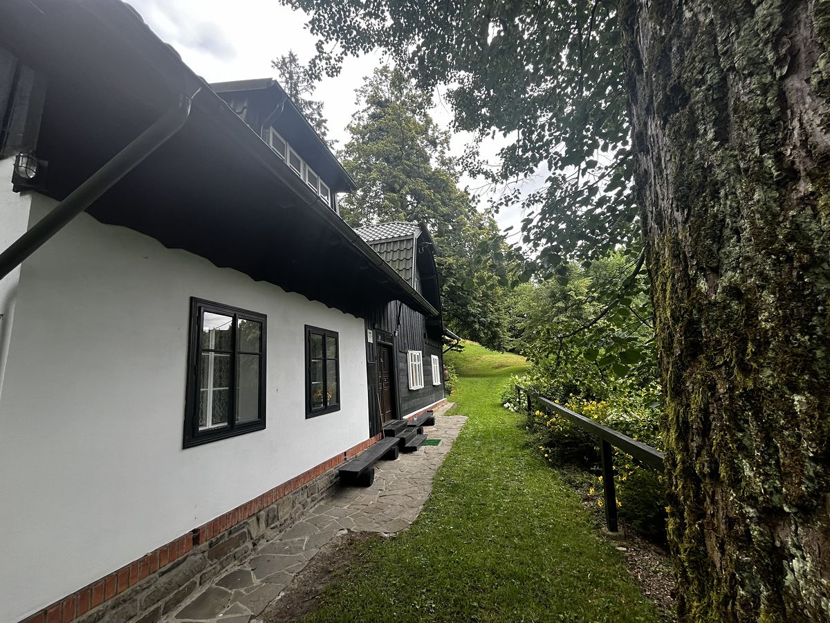 Prodej vícegeneračního domu 500 m², pozemek 35000 m²
