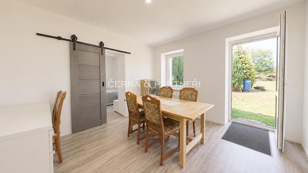 Prodej rodinného domu 230 m², pozemek 1379 m² – fotografie 4