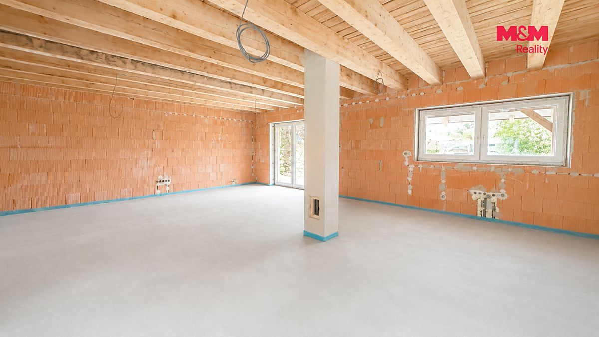 Prodej rodinného domu 150 m², pozemek 827 m² – fotografie 2
