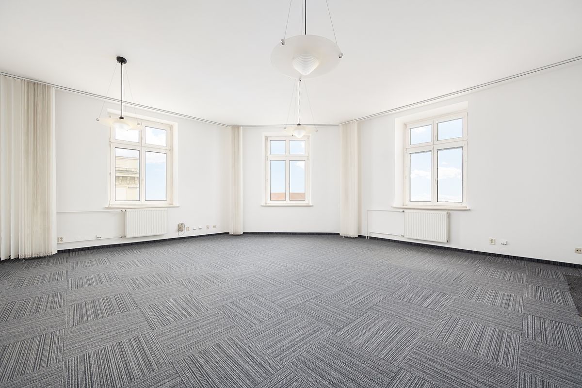 Pronájem kanceláře 210 m² – fotografie 2