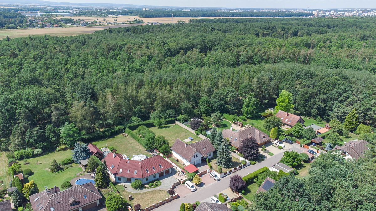 Prodej rodinného domu 400 m², pozemek 1764 m² – fotografie 3