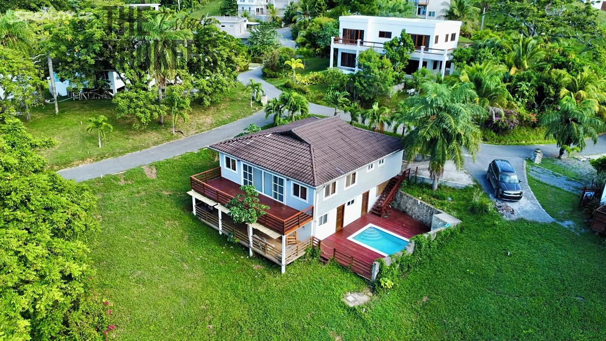 Prodej rodinného domu 185 m², pozemek 647 m², French Harbour