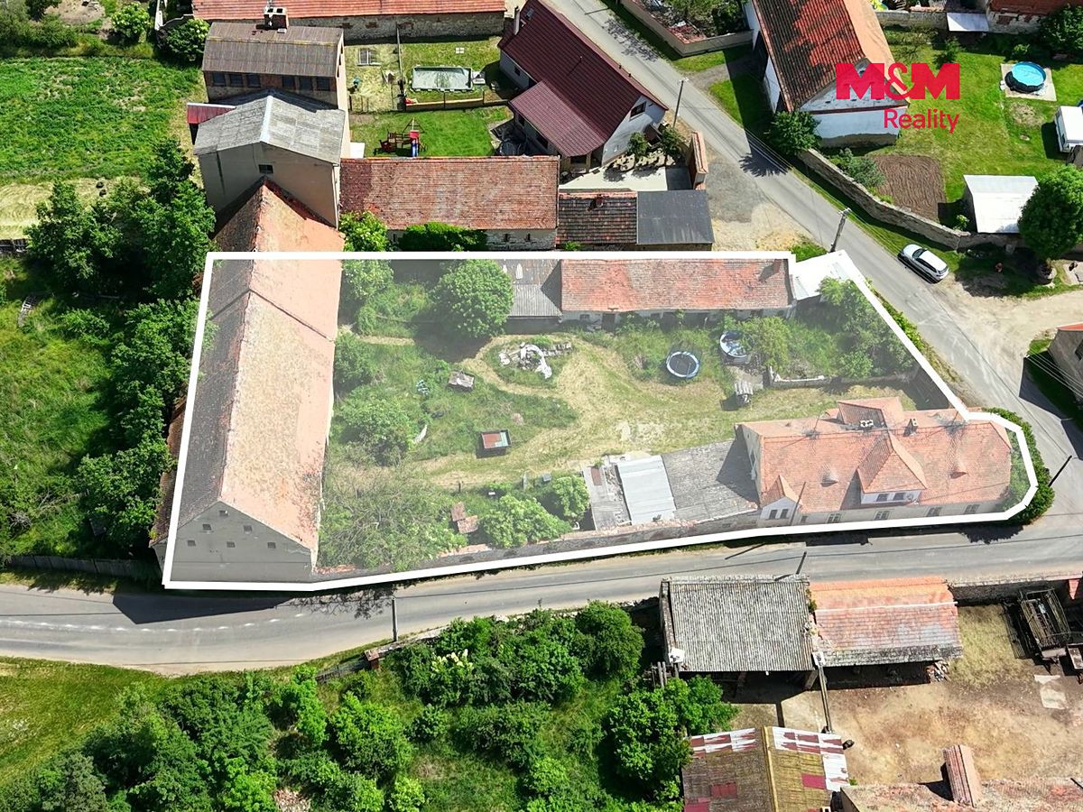 Prodej rodinného domu 200 m², pozemek 2000 m² – fotografie 2