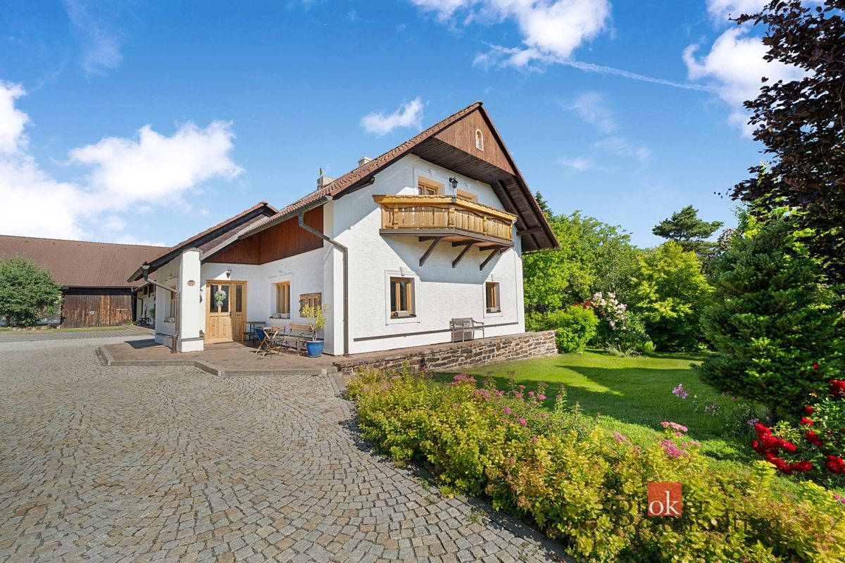 Prodej rodinného domu 450 m², pozemek 6410 m² – fotografie 3