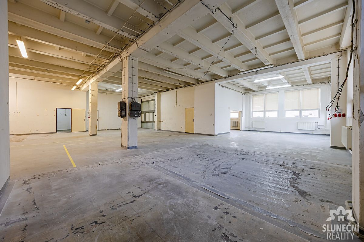 Pronájem skladového prostoru 348 m²