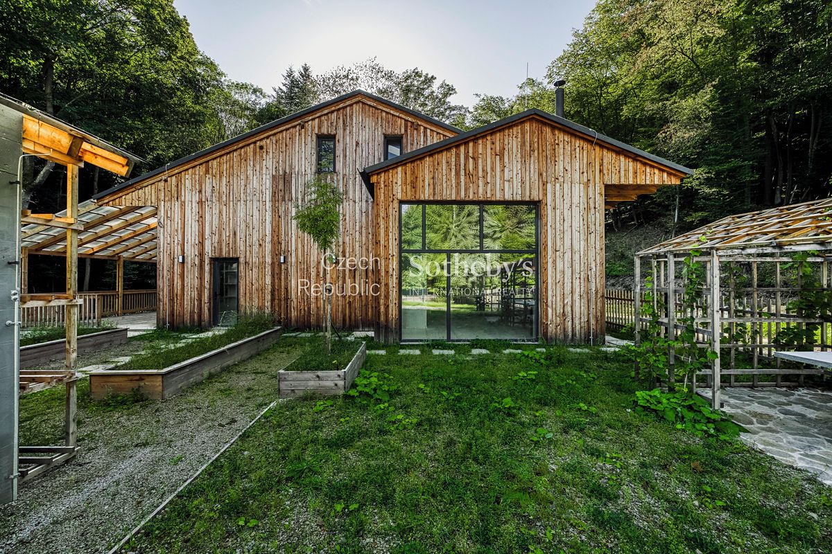 Prodej chaty 270 m², pozemek 2200 m²