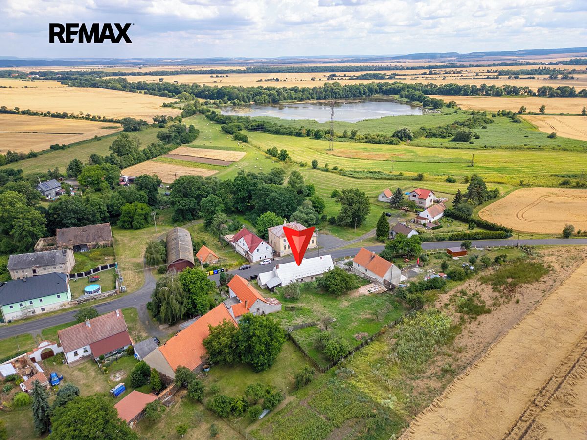 Prodej rodinného domu 217 m², pozemek 1813 m² – fotografie 2