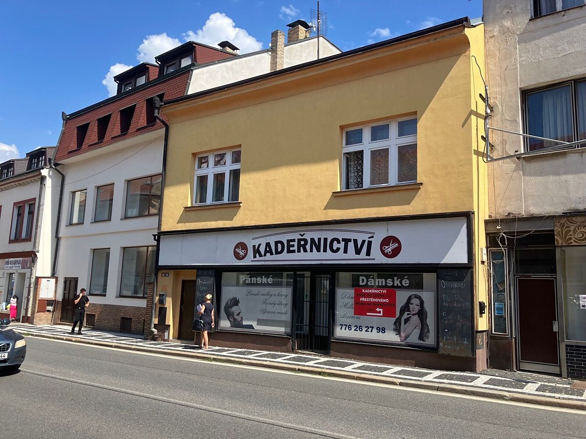Prodej rodinného domu 230 m², pozemek 215 m² – fotografie 2