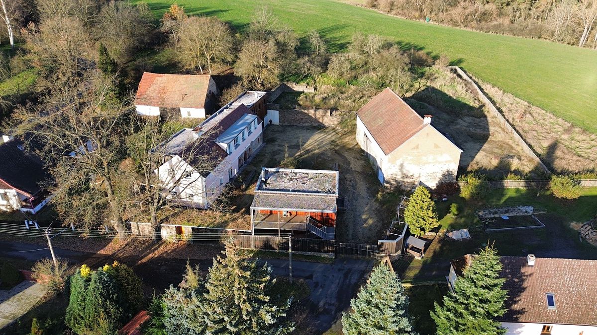 Prodej rodinného domu 790 m², pozemek 3107 m²