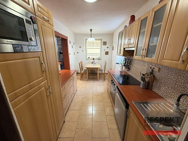 Prodej rodinného domu 204 m², pozemek 375 m² – fotografie 3