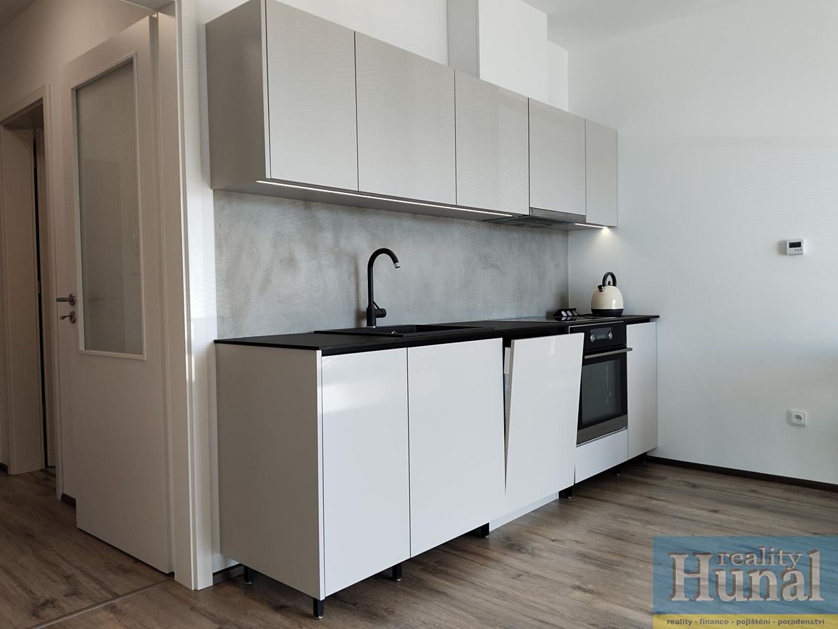 Pronájem bytu 1+kk 32 m²