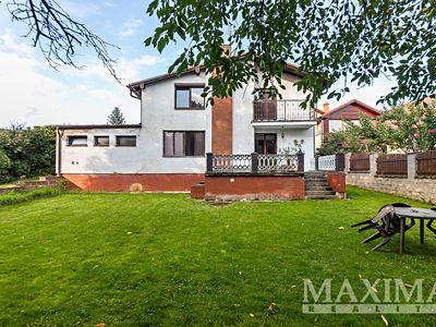 Prodej rodinného domu 270 m², pozemek 868 m²