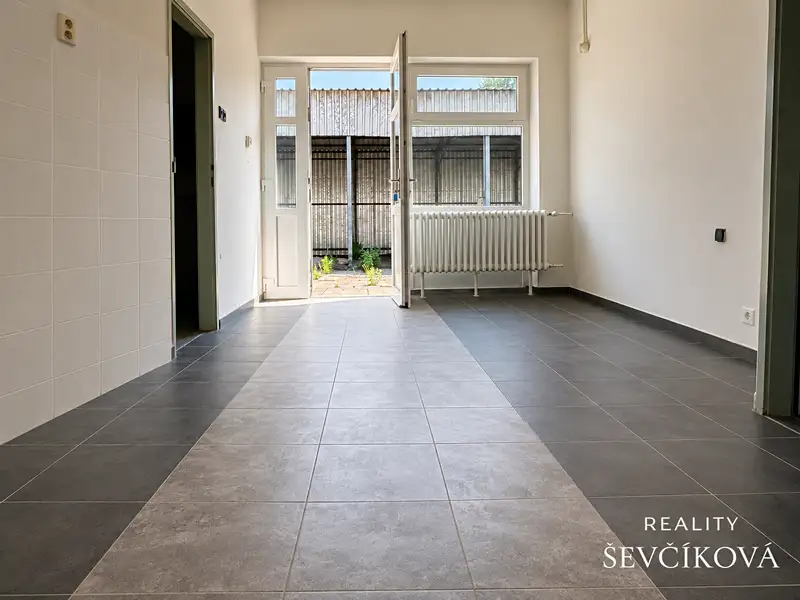 Pronájem komerční nemovitosti 170 m², Hradec Králové – náhled fotky 3