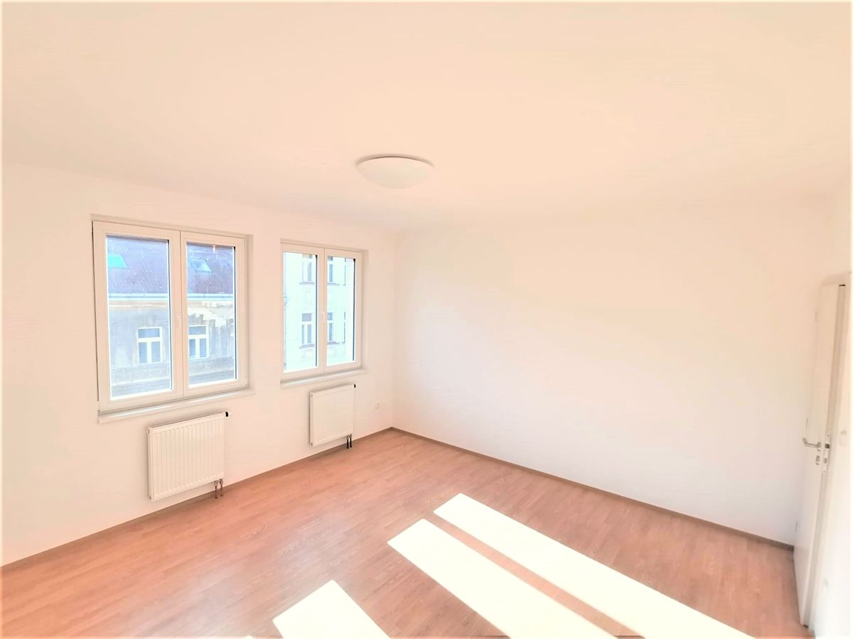 Pronájem bytu 2+kk 56 m² – fotografie 3