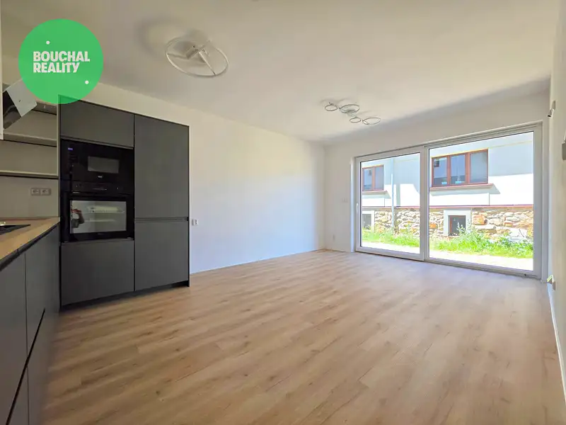 Pronájem bytu 2+kk 55 m², Město Touškov – náhled fotky 1