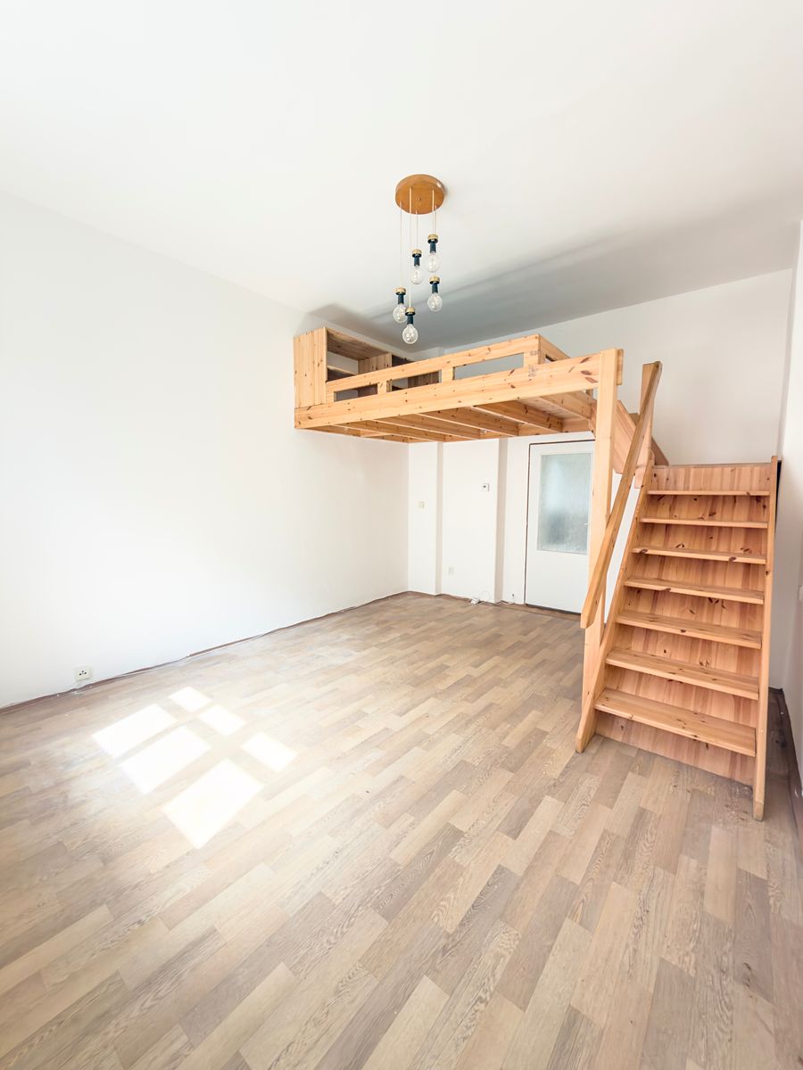 Pronájem bytu 1+1 38 m²