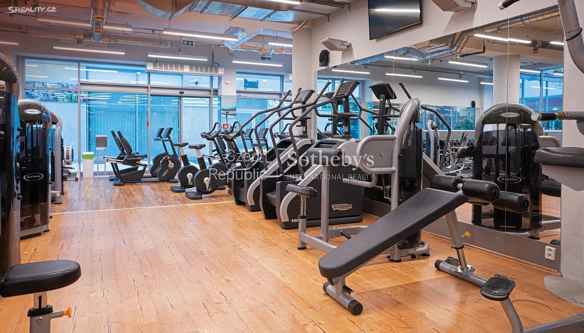 Prodej obchodního prostoru 1352 m²