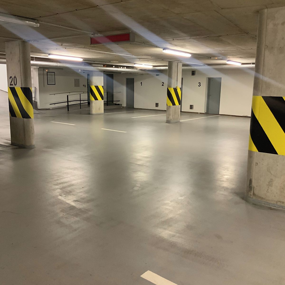 Pronájem garážového stání 10 m²