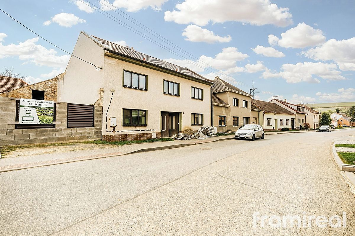 Prodej rodinného domu 200 m², pozemek 1813 m²