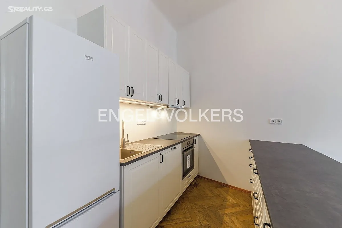Pronájem bytu 3+kk 88 m² – pohled 2
