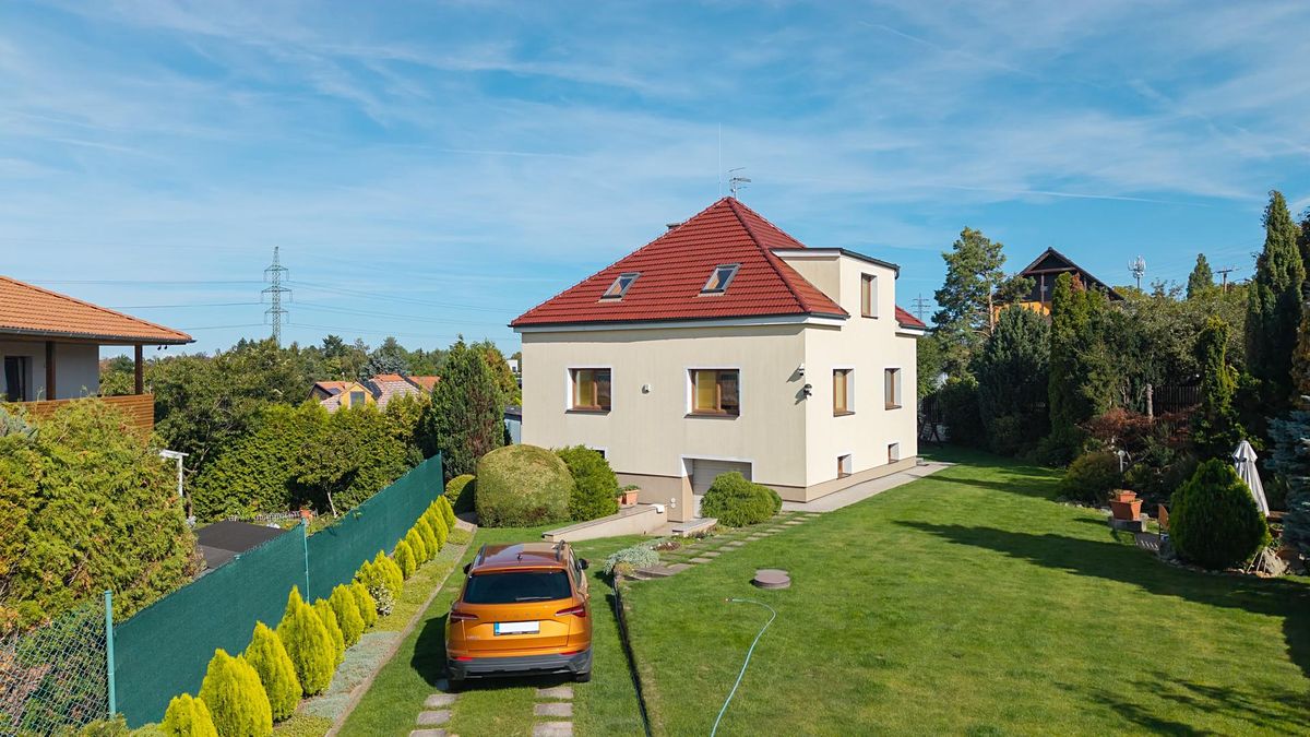 Prodej rodinného domu 202 m², pozemek 1348 m² – fotografie 2