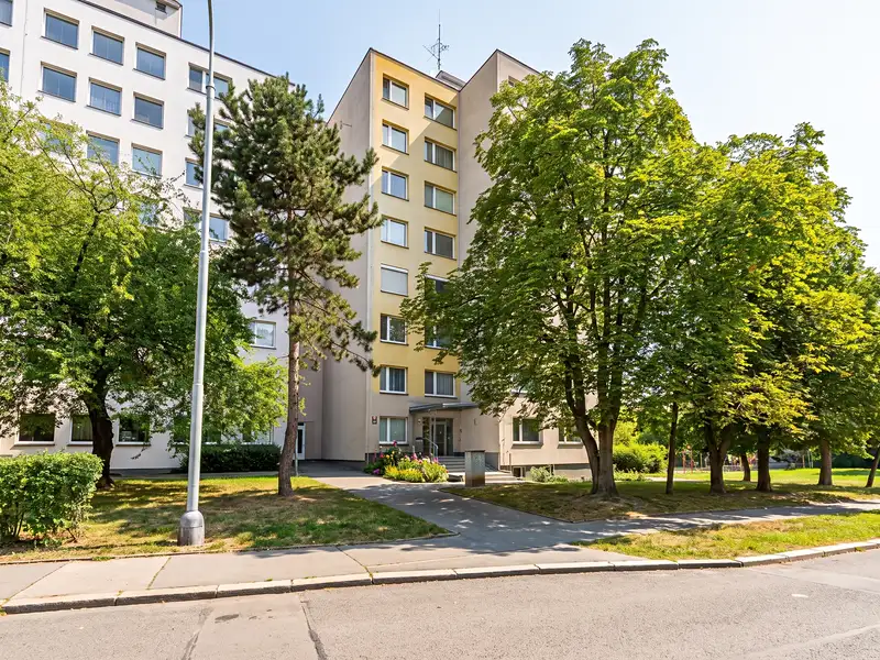 Prodej bytu 3+1 72 m², Praha – náhled fotky 1