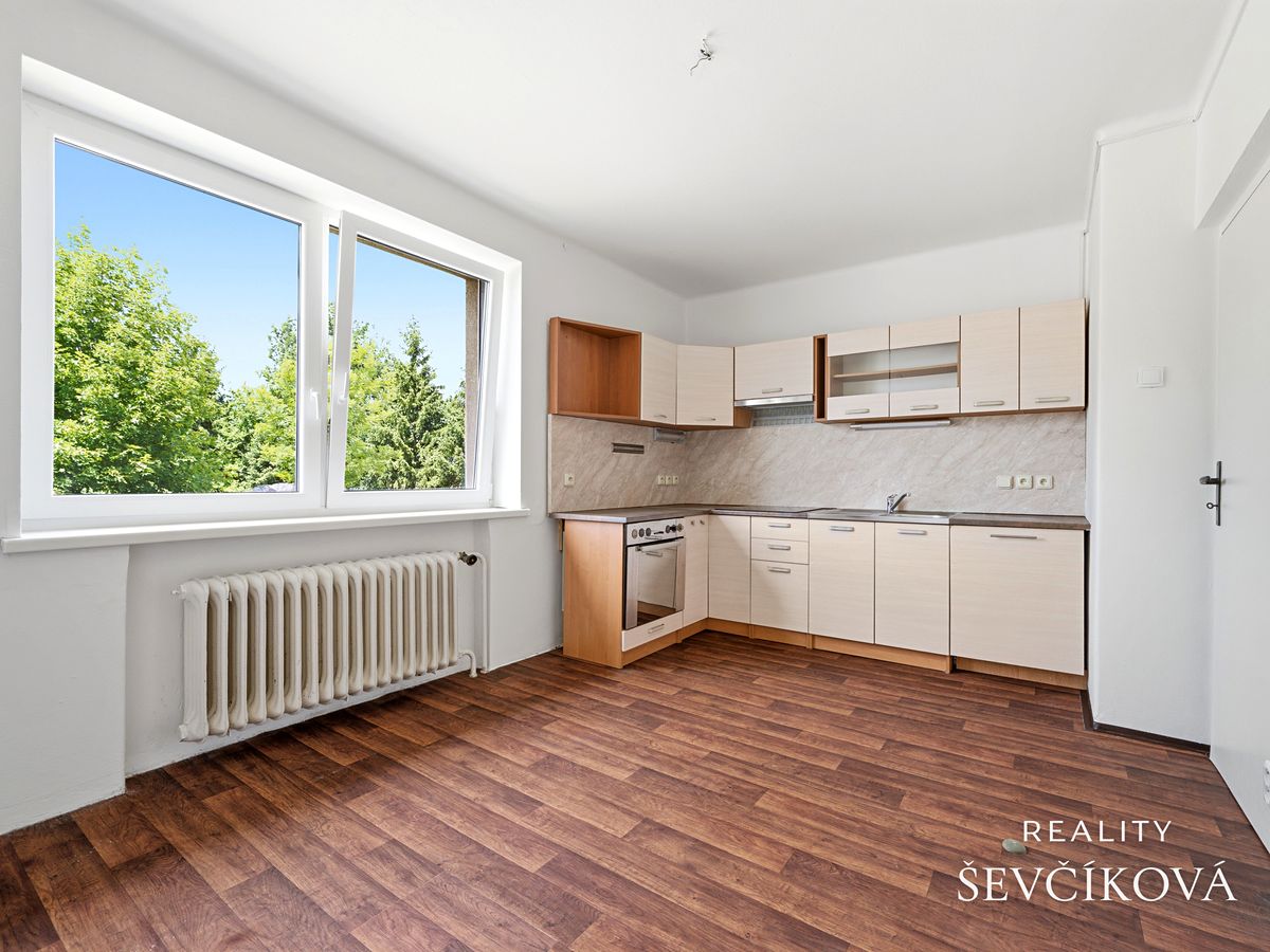 Prodej rodinného domu 120 m², pozemek 806 m² – fotografie 2