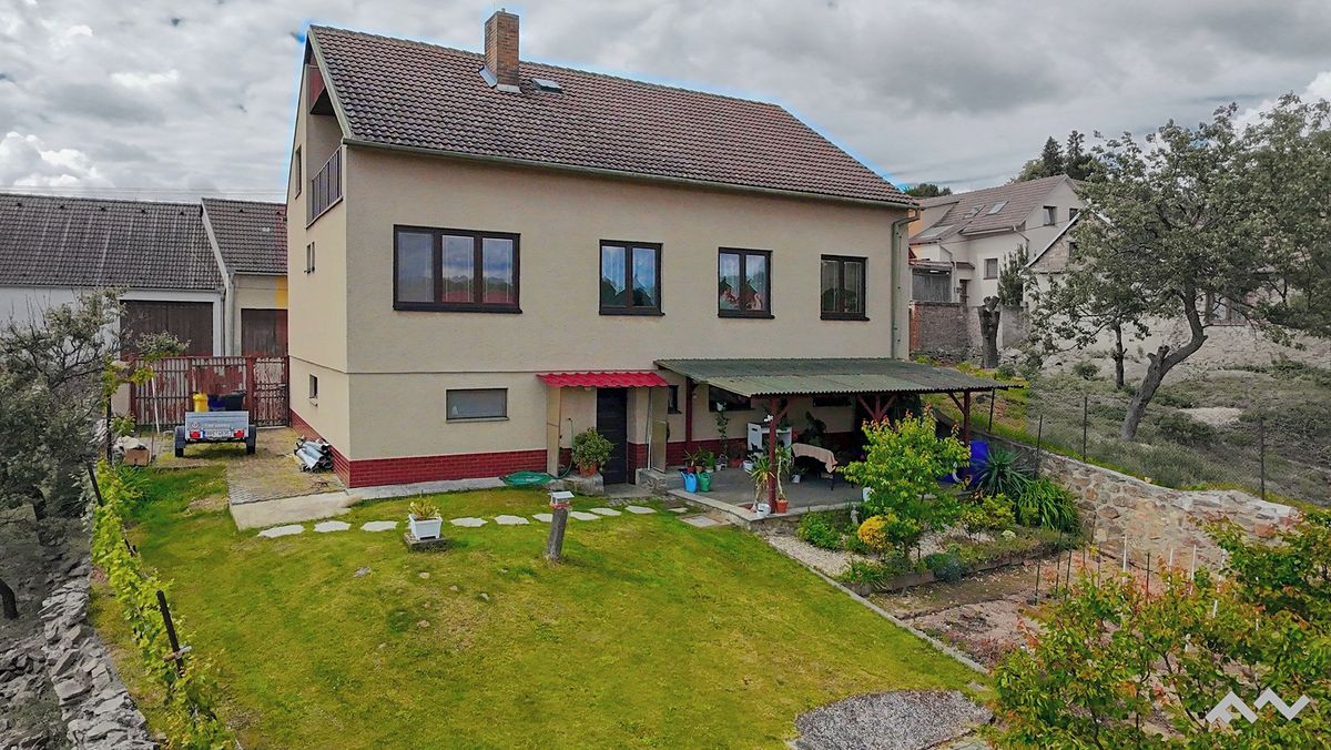 Prodej rodinného domu 289 m², pozemek 438 m² – fotografie 5