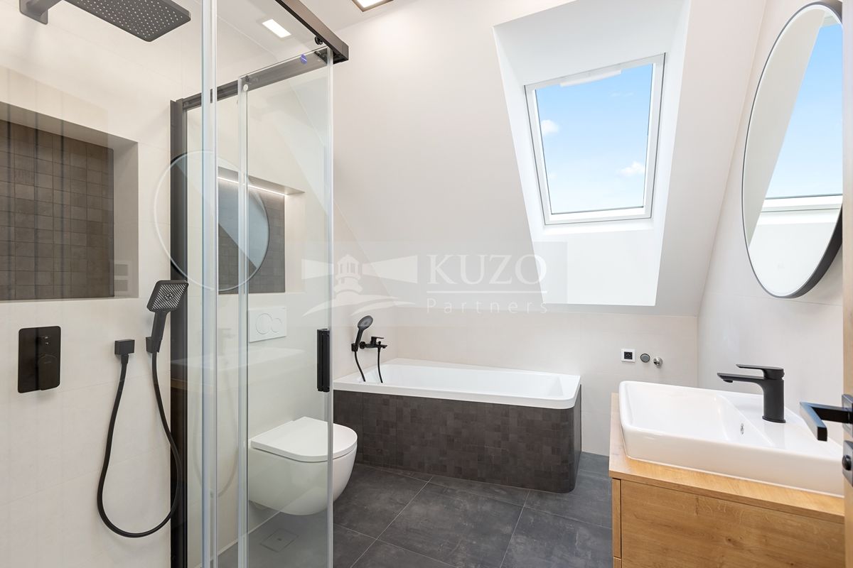 Prodej rodinného domu 186 m², pozemek 366 m² – fotografie 2