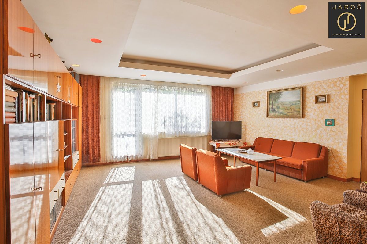 Prodej rodinného domu 173 m², pozemek 990 m² – fotografie 3