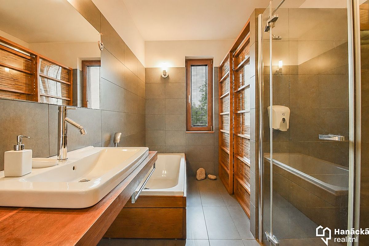 Prodej rodinného domu 345 m², pozemek 1131 m² – fotografie 4