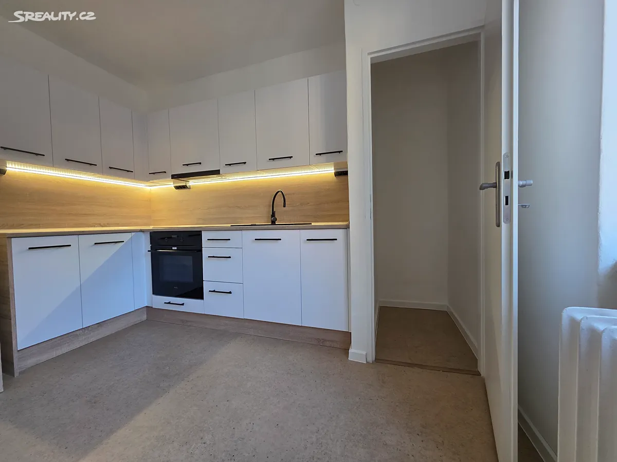 Pronájem bytu 2+1 65 m² – pohled 2