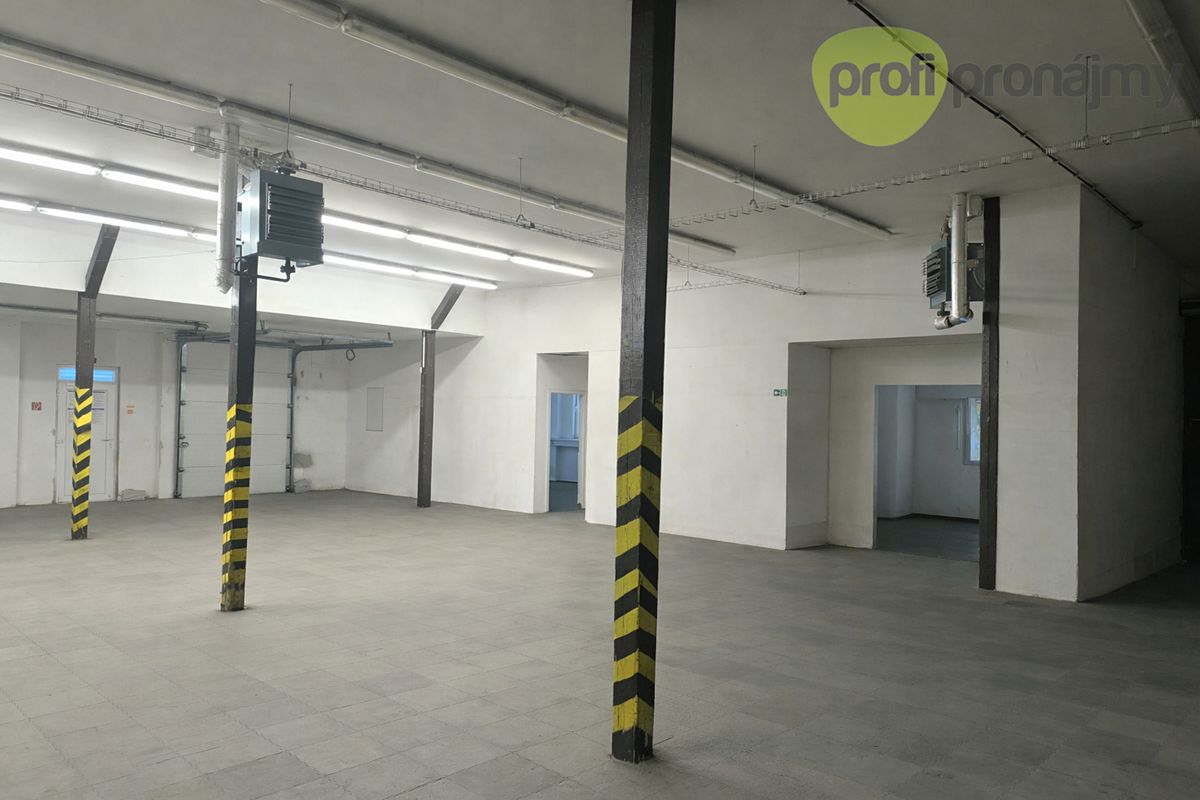 Pronájem skladového prostoru 698 m² – fotografie 2