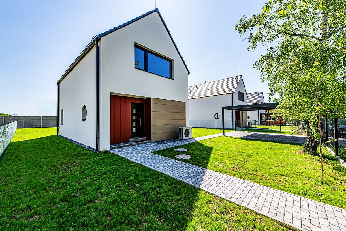 Prodej rodinného domu 118 m², pozemek 609 m² – fotografie 2