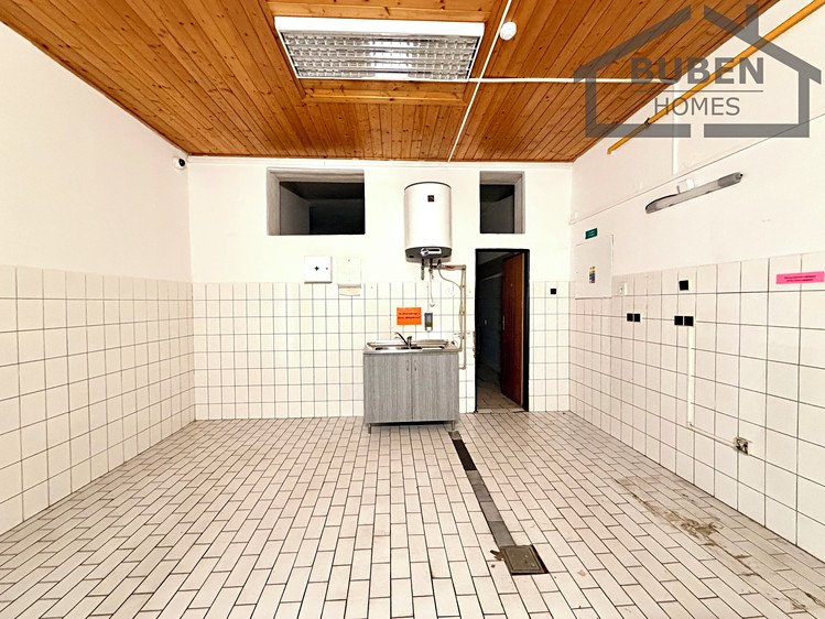 Prodej komerčního prostoru, 1 084 m² (39 z 85)
