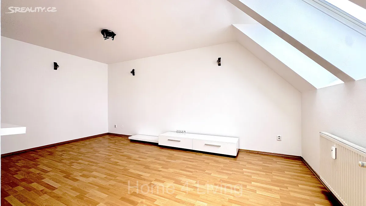 Pronájem bytu 2+kk 62 m² – pohled 3