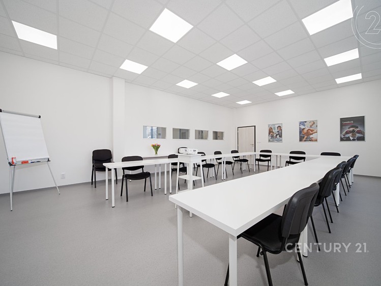 Pronájem komerčního prostoru, 60 m² (1 z 12)