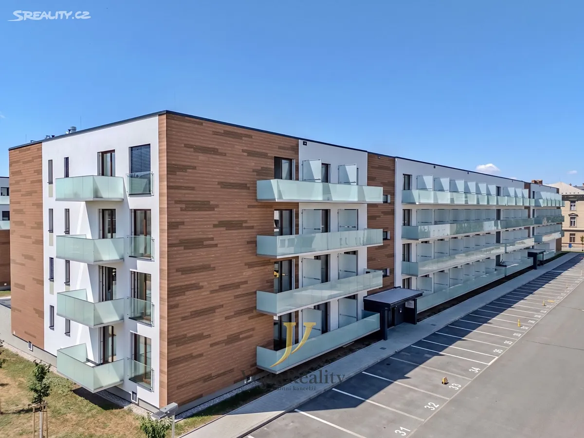 Pronájem bytu 2+kk 54 m² – pohled 2