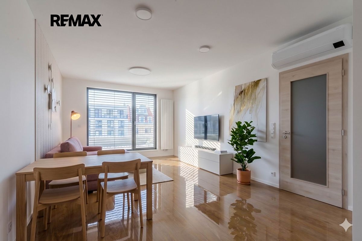 Pronájem bytu 3+kk 93 m²